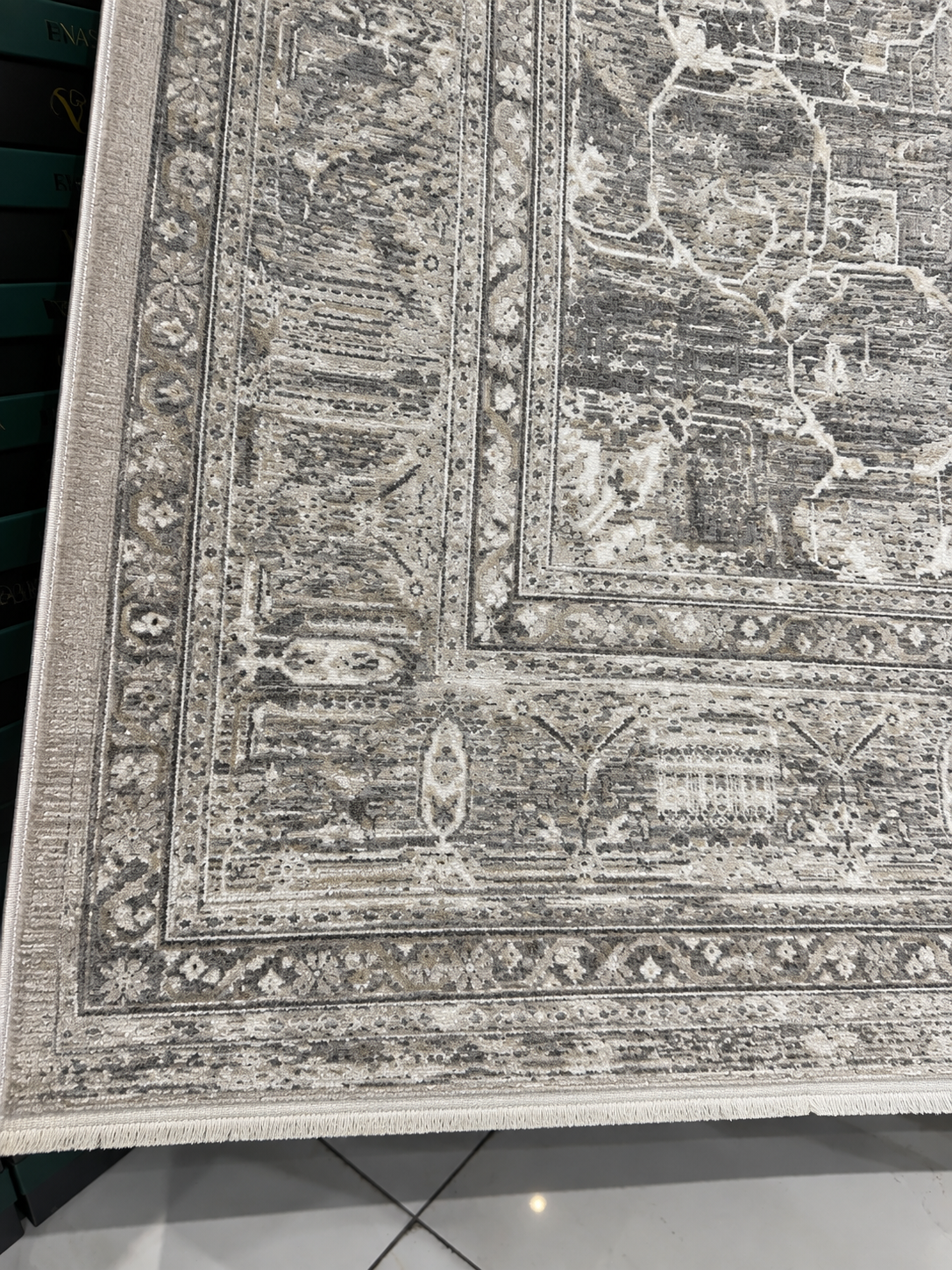 Modern Gri–Antrasit Eskitme Desenli Halı 200×290 cm